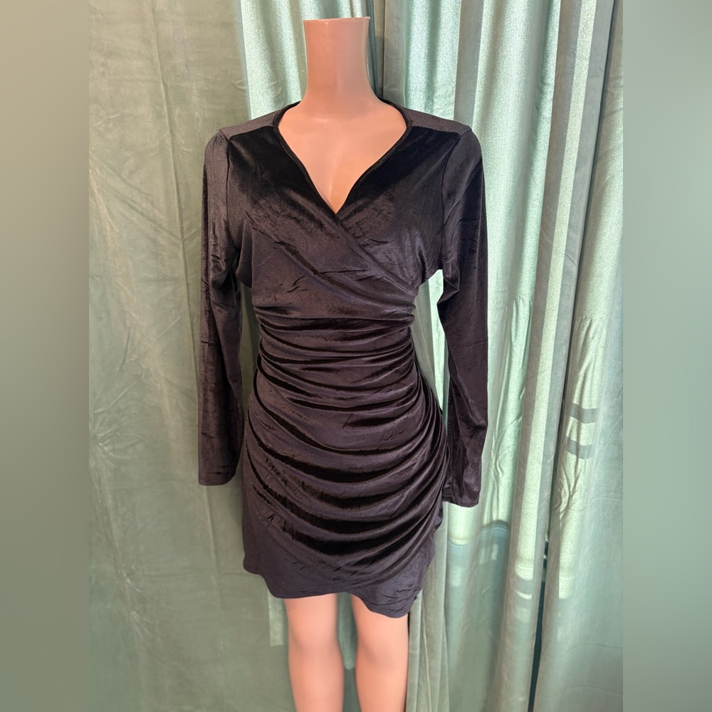 Elegant Black Ruched Long Sleeve Dress